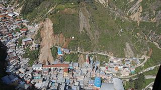 Deslizamiento en Retamas: más de 30 familias damnificadas permanecen en colegio y losa deportiva 