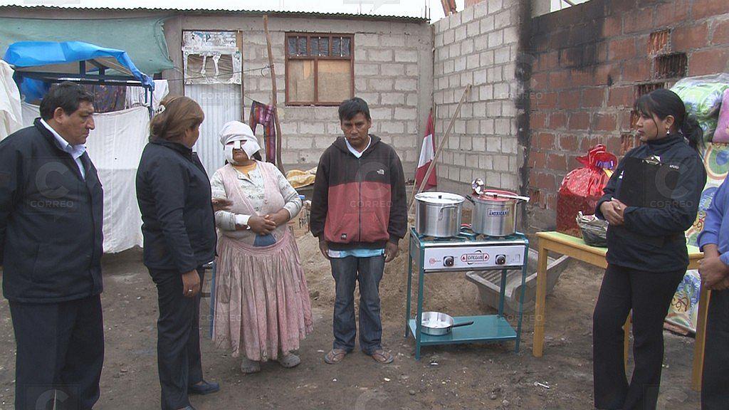 Comuna entrega ayuda a familia que lo perdió todo debido a incendio