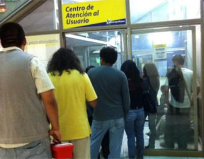 Pasajeros denuncian "desorganización" en el Metropolitano