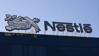 Nestlé acepta que más del 60 % de su producción no es saludable