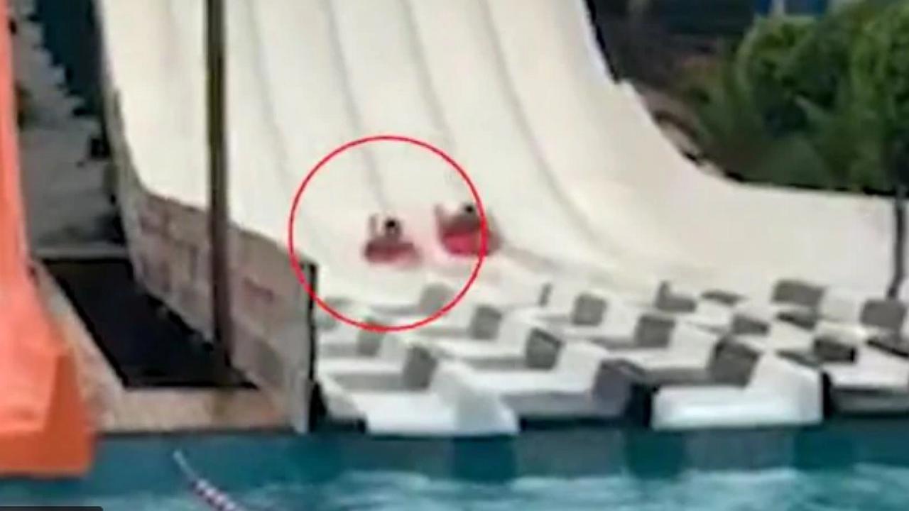 Joven no volvería a caminar luego de romperse el cuello tras lanzarse de un tobogán en España