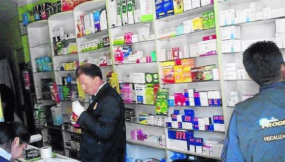 Incautan medicamentos vencidos en farmacias de Puno