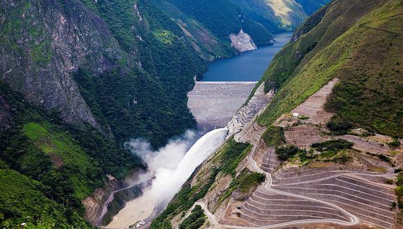 Derrumbe de un cerro en represa de hidroeléctrica causa tragedia
