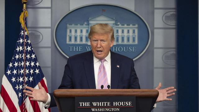 “Vamos a suspender [el envío] de las sumas destinadas a la OMS”, declaró Trump durante su rueda de prensa diaria en la Casa Blanca. (Foto: AFP)
