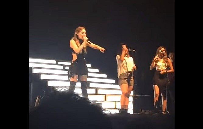 ​Belinda protagonizó este altercado con fanática en pleno concierto (VIDEO)