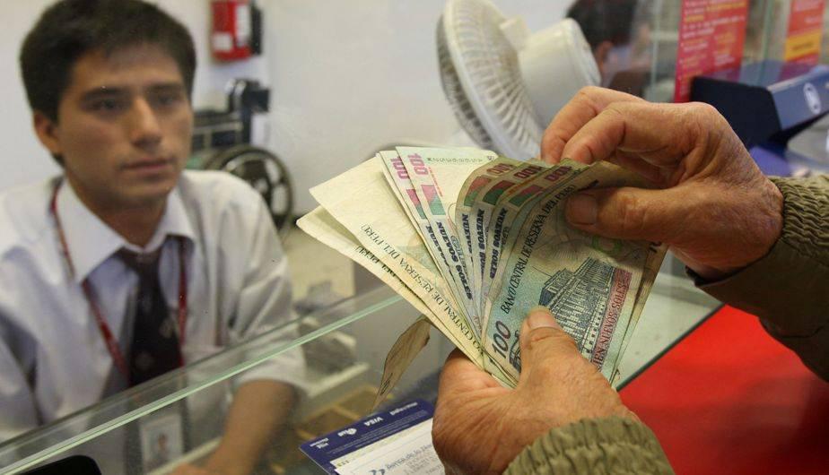 Los bancos ya no pueden cobrar por conteo de billetes y monedas de baja denominación (Foto: Andina)