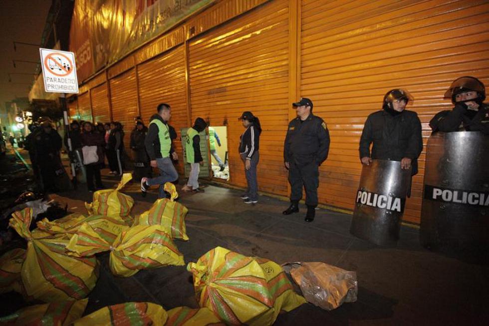 Así fue el operativo de la Policía en la galería Polvos Grau (FOTOS)