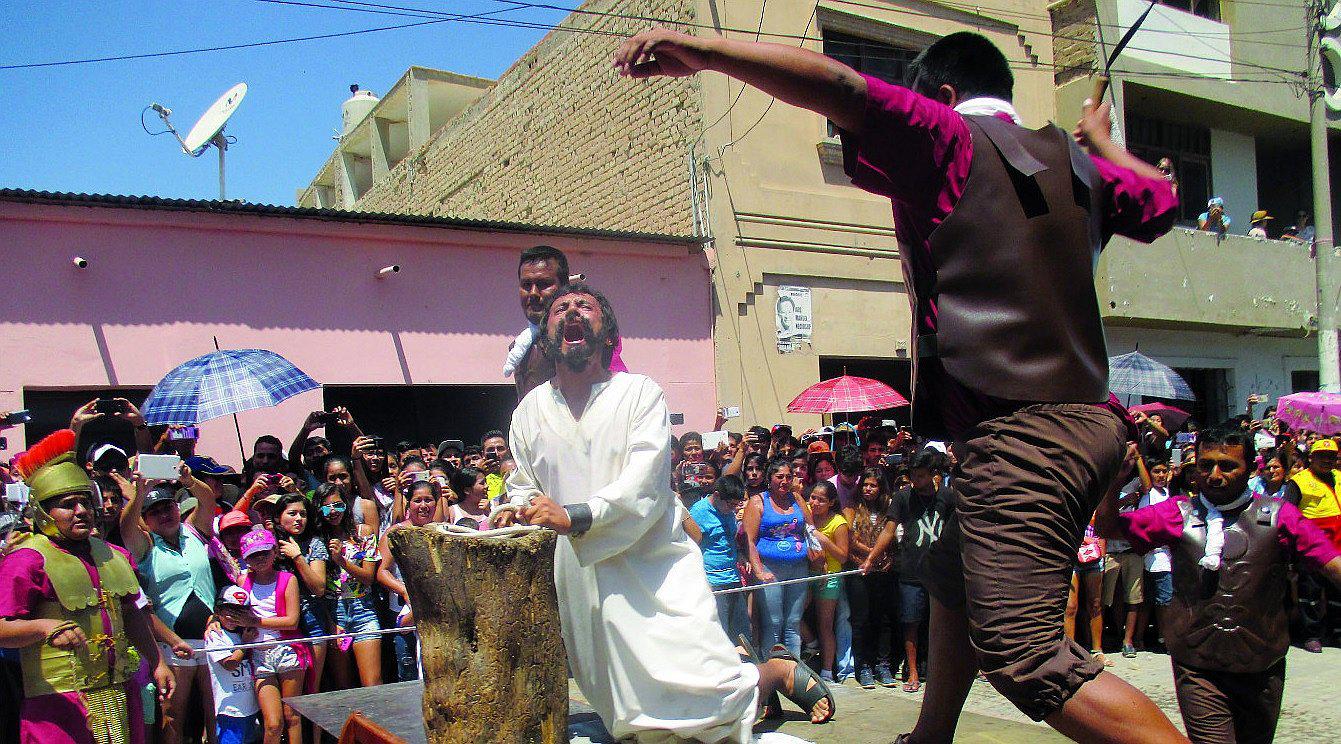 Chiclayo: Dolor, pasión y lágrimas en el Vía Crucis de Reque  (VIDEO)