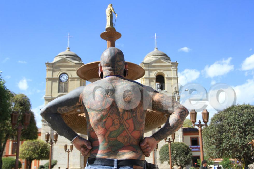 El hombre más tatuado del mundo alborota a Huancayo (FOTOS)