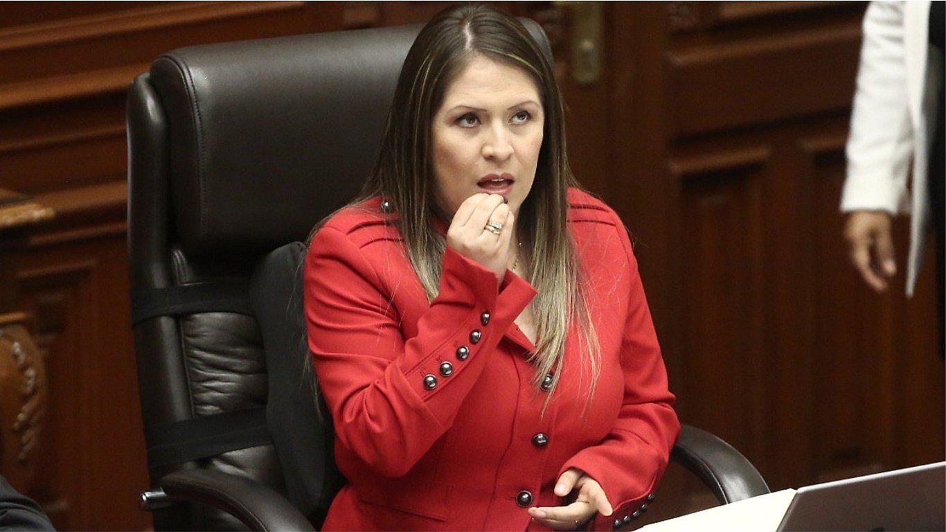 Yeni Vilcatoma cuestionó labor del COEN, pero le informan del cambio de sede (FOTO)