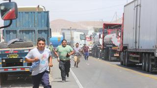 Camioneros fugan, tras aprovechar descuido en el paro de transportistas en Arequipa (VIDEO)