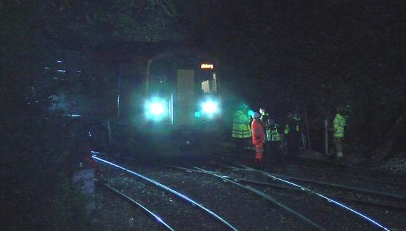 El accidente ocurrió cuando un tren chocó contra un objeto en un túnel y el segundo tren chocó con él debido a problemas de señalización. (Foto: BBC / Captura)