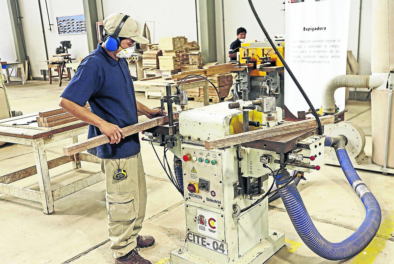 ​Trabajo en feriado debe recompensarse con día de descanso o pago de tres sueldos