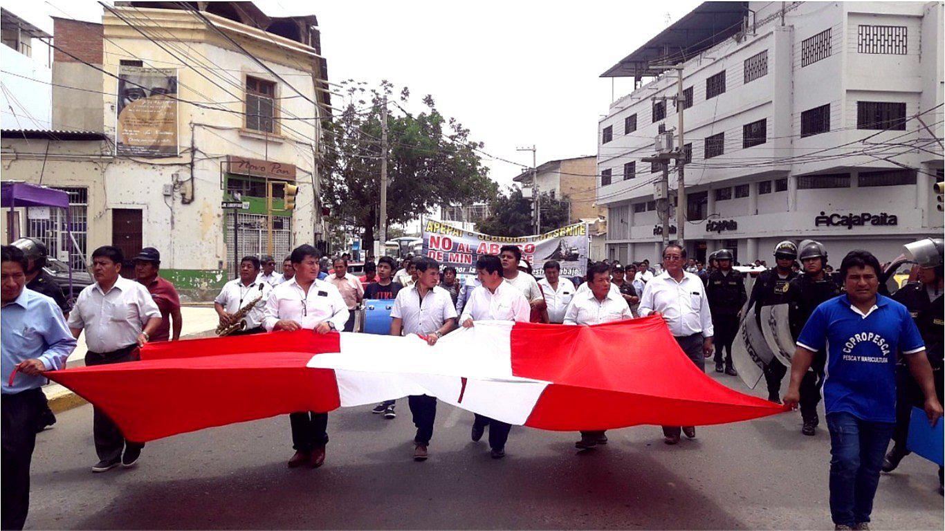 Pescadores de Sechura marchan contra las normas de Produce