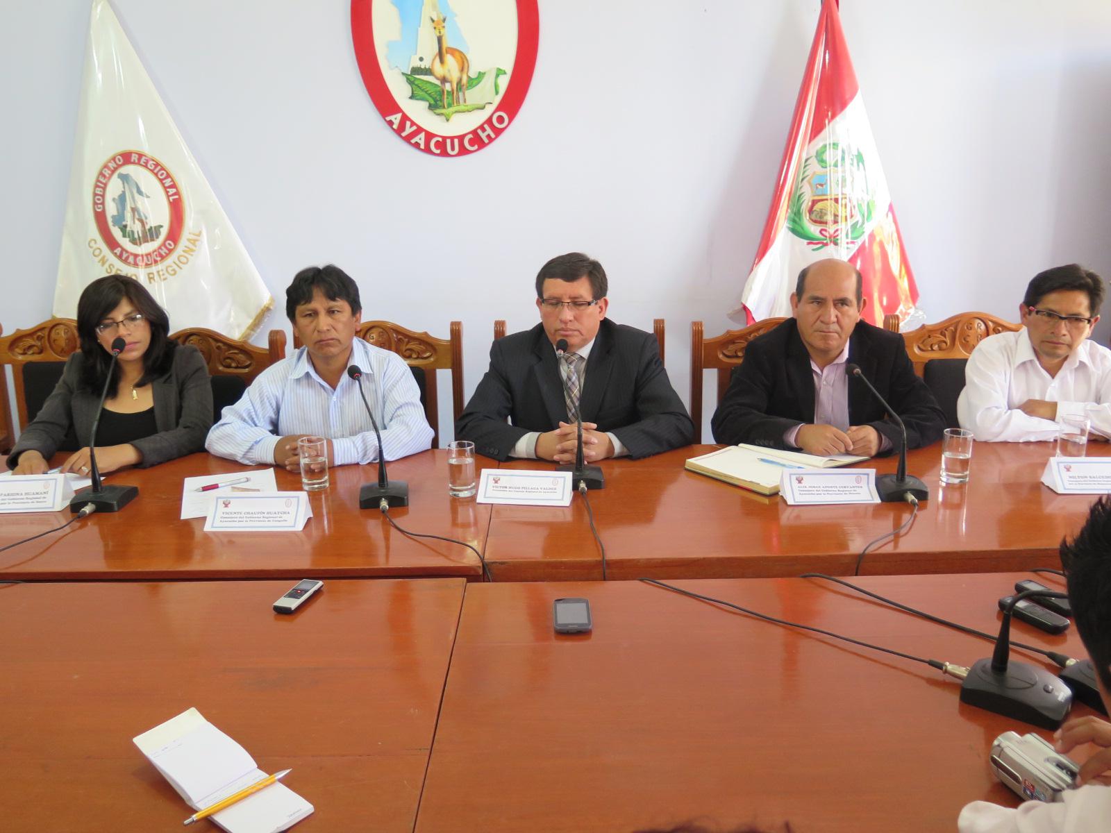 Consejero Chaupin recibe amenazas al celular 