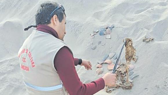 Dirección Desconcentrada de Cultura de Áncash dispone cuidado de lugar arqueológico casmeño tras excavaciones ilegales.