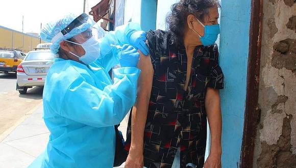 Más de 8 mil personas son inmunizadas contra diversas enfermedades con campaña "Vacuna a Casa"