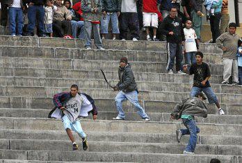 Cuidan a peruanos de barras bravas