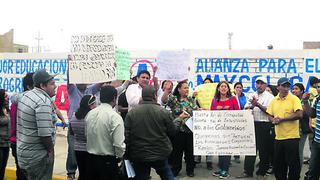 Protestan contra "golondrinos" en Paracas