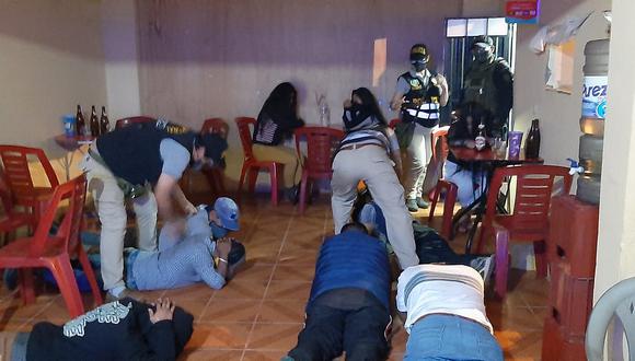 Hallan a 15 personas embriagándose en un bar clandestino de Arequipa