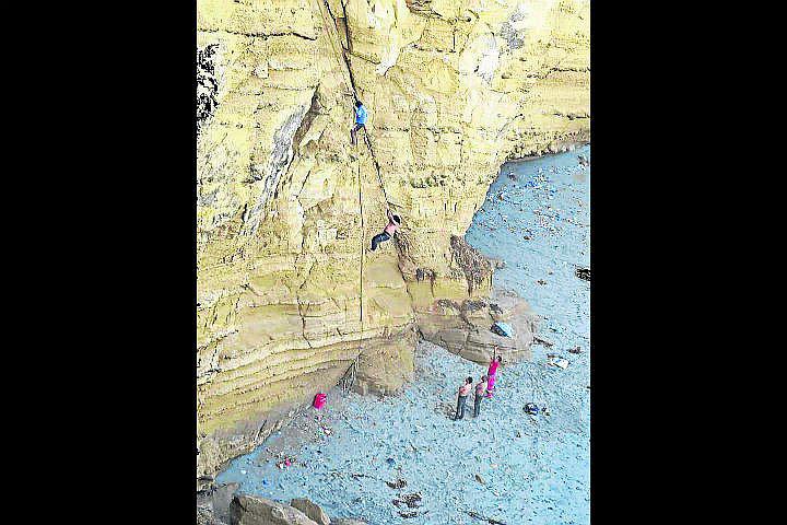 Embarcaciones se vuelcan en aguas de Pisco y Marcona