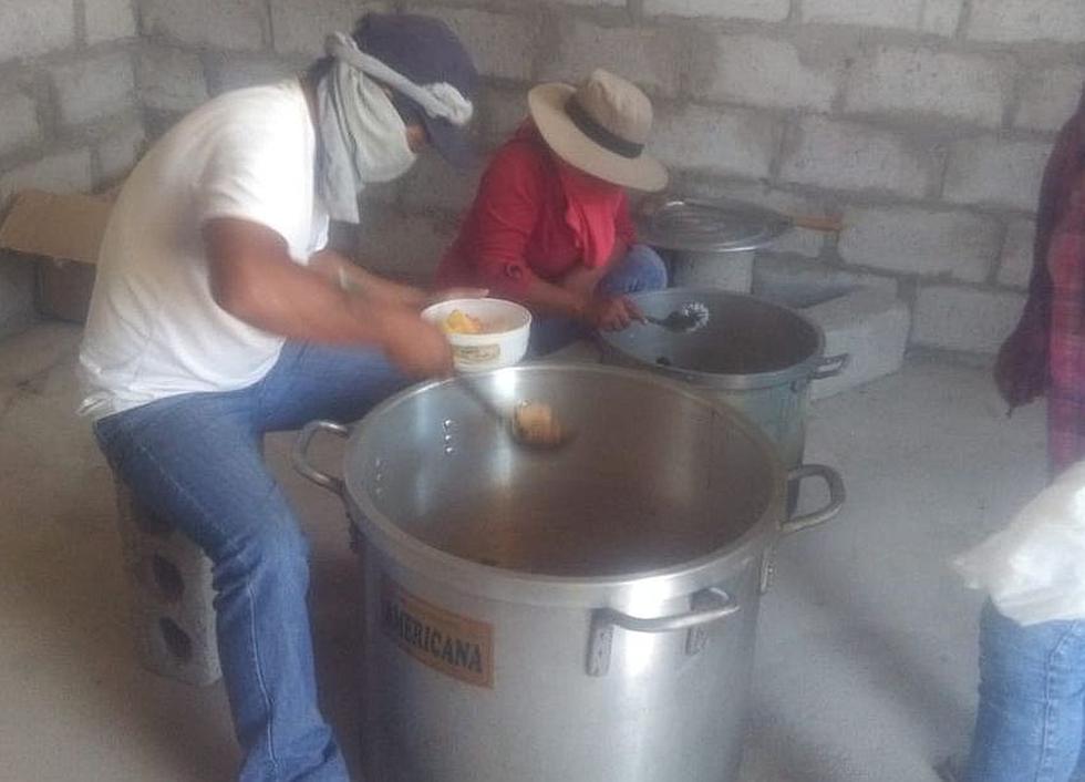 Ollas comunes en la vía Arequipa-La Joya alimentan a cientos de pobres(FOTOS)