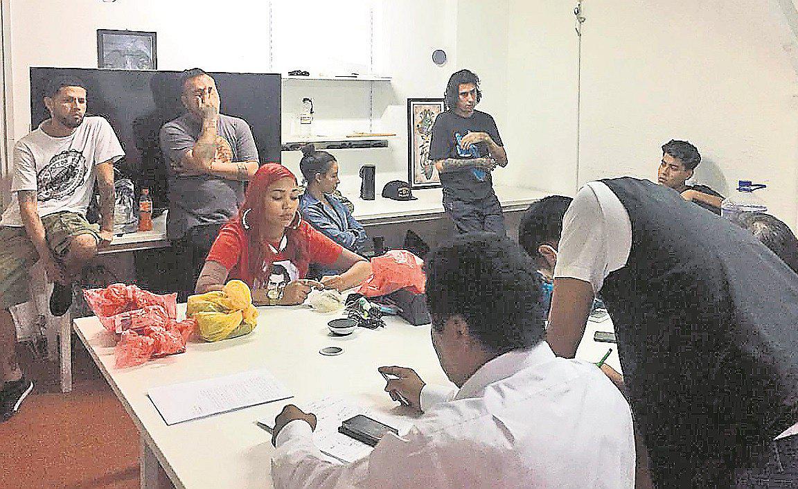 Detienen a 6 personas por cultivo marihuana en departamento de Miraflores 