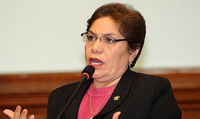 Luz Salgado: "Martín Vizcarra ha abdicado de sus funciones" 
