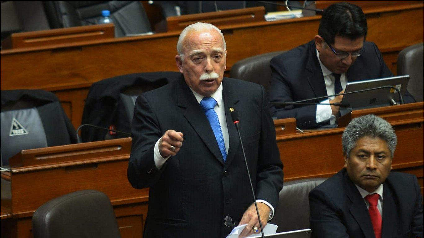 Carlos Tubino: "No estamos atrás de que Salaverry deje la presidencia del Congreso" (VIDEO)