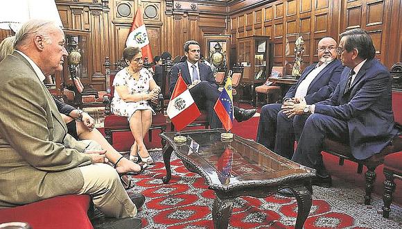 Bancada Nuevo Perú desaira a embajador de Juan Guaidó