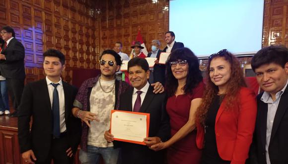 Rohel Sánchez recibió la credencial del JEE como electo gobernador de Arequipa| Foto: Yorch Huamaní