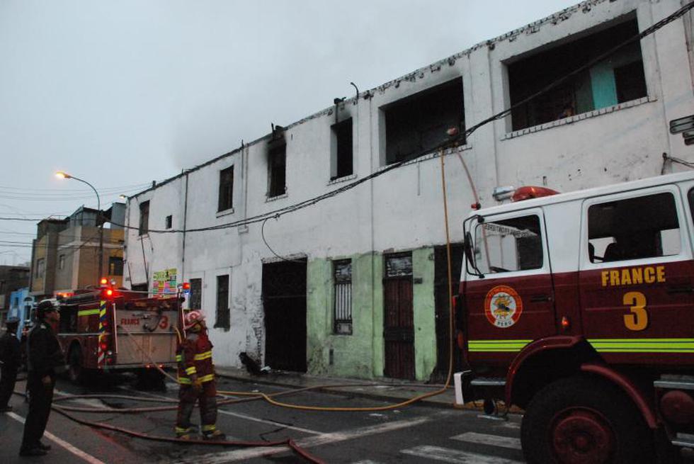 Incendio destruye casona en el Rímac