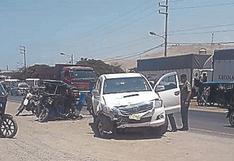 Choque entre mototaxi y camioneta deja dos heridos 