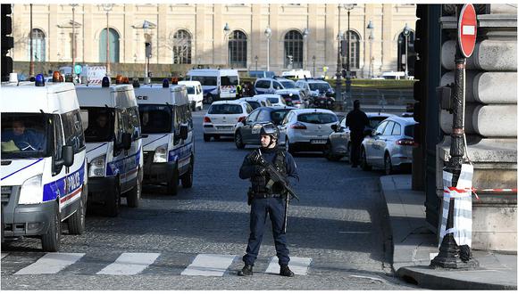 París: sujeto armado con un machete ataca a militares al grito de "Alá es grande"