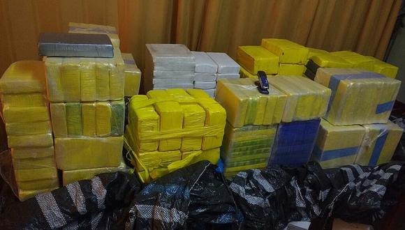 Policía decomisa más de 370 kilos de droga en medio de balacera