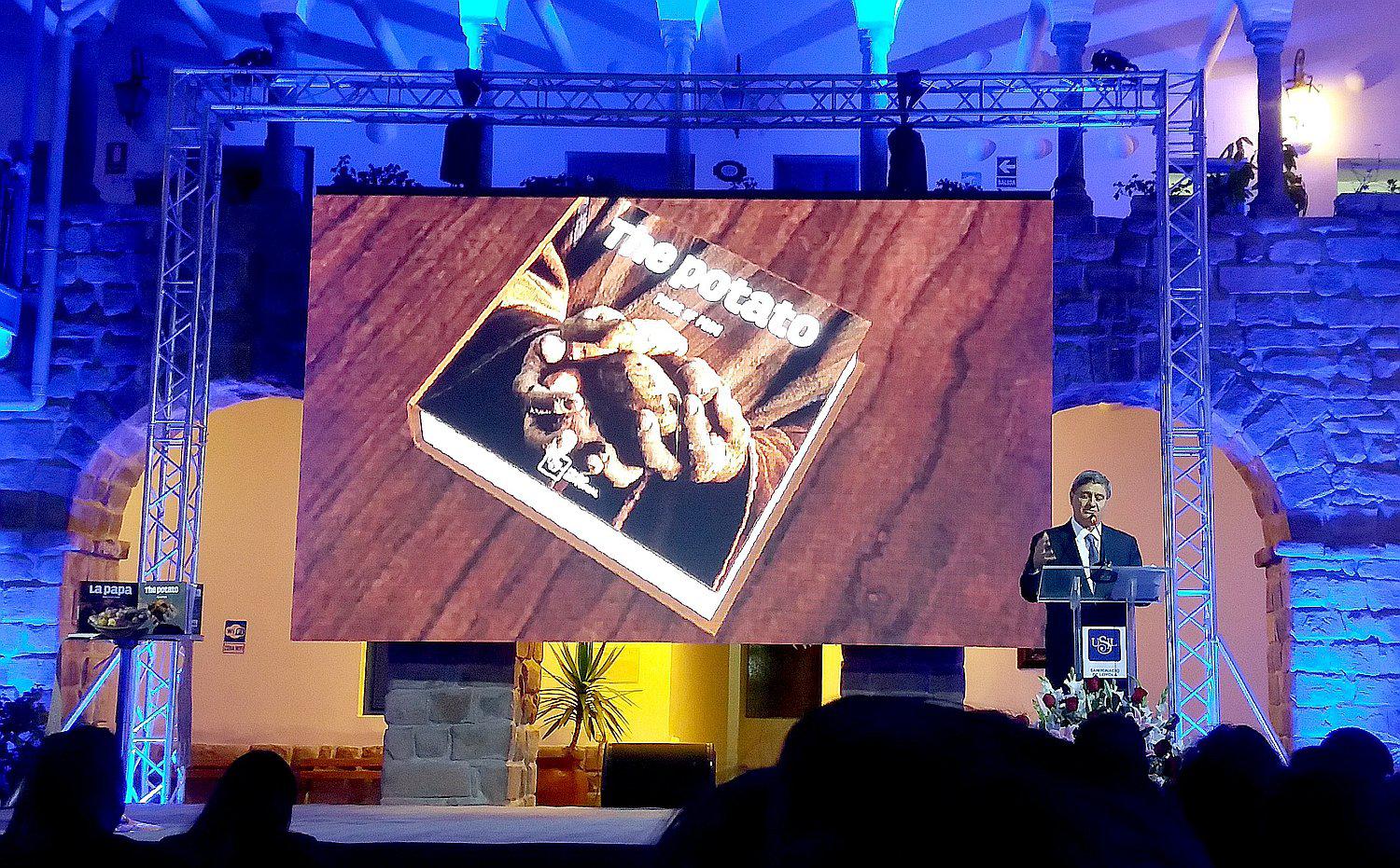 Libro 'La papa, orgullo del Perú' cuenta investigaciones sobre tubérculo en Marte (FOTOS)