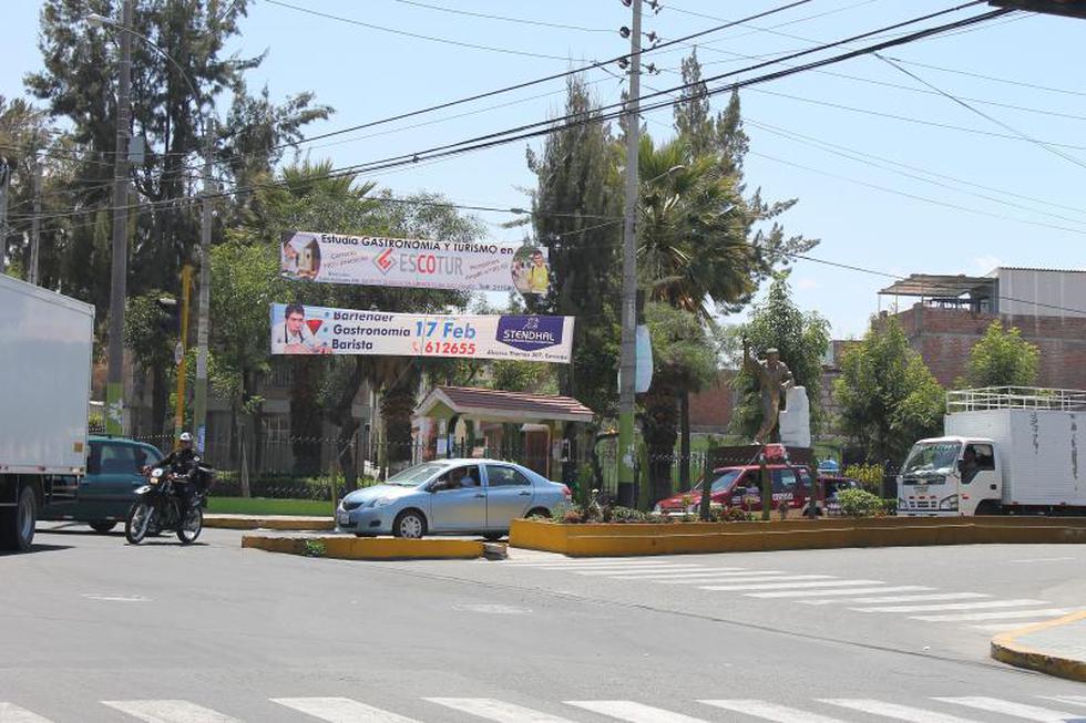 Omar Candia retiró cartel publicitario