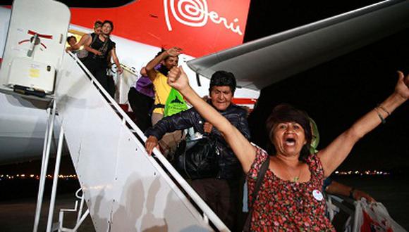 Peruanos varados en Colombia llegaron a Lima en vuelo FAP