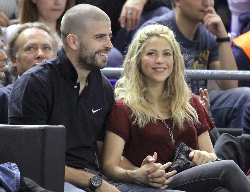 Shakira sube imagen tocando cajón peruano