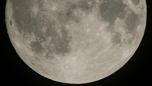 Periodista publica fotografía de una nave espacial transitando por la Luna (FOTO) 