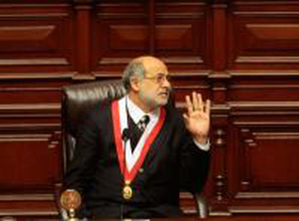 Gana Perú copa el Congreso con la anuencia de Abugattás