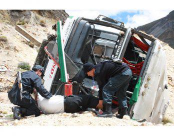 Bus de la empresa
 Ormeño al abismo