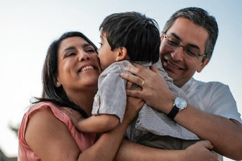 Convivientes también podrán adoptar menores declarados en abandono