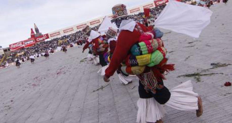 Carnaval de Nicasio de Lampa es el campeón en concurso de danzas autóctonas