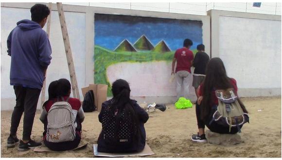 Jóvenes líderes de la Fiscalía elaboran mural en colegio para prevenir la violencia