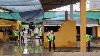 Sentenciados a jornadas comunitarias realizaron limpieza en mercado del sector Nueve de Octubre, en Sullana