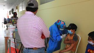 Brigadas acuden a centros educativos de distritos para vacunar a más niños de 10 a 11 años 