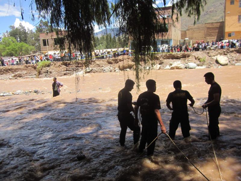 Ladrón quiso escapar nadando pero queda atrapado en islote