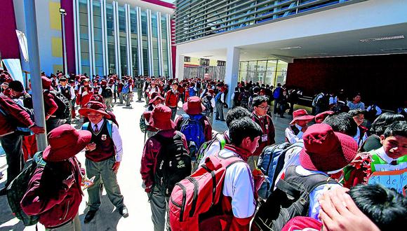 Más de 283 mil alumnos de instituciones públicas de Junín vuelven a clases hoy