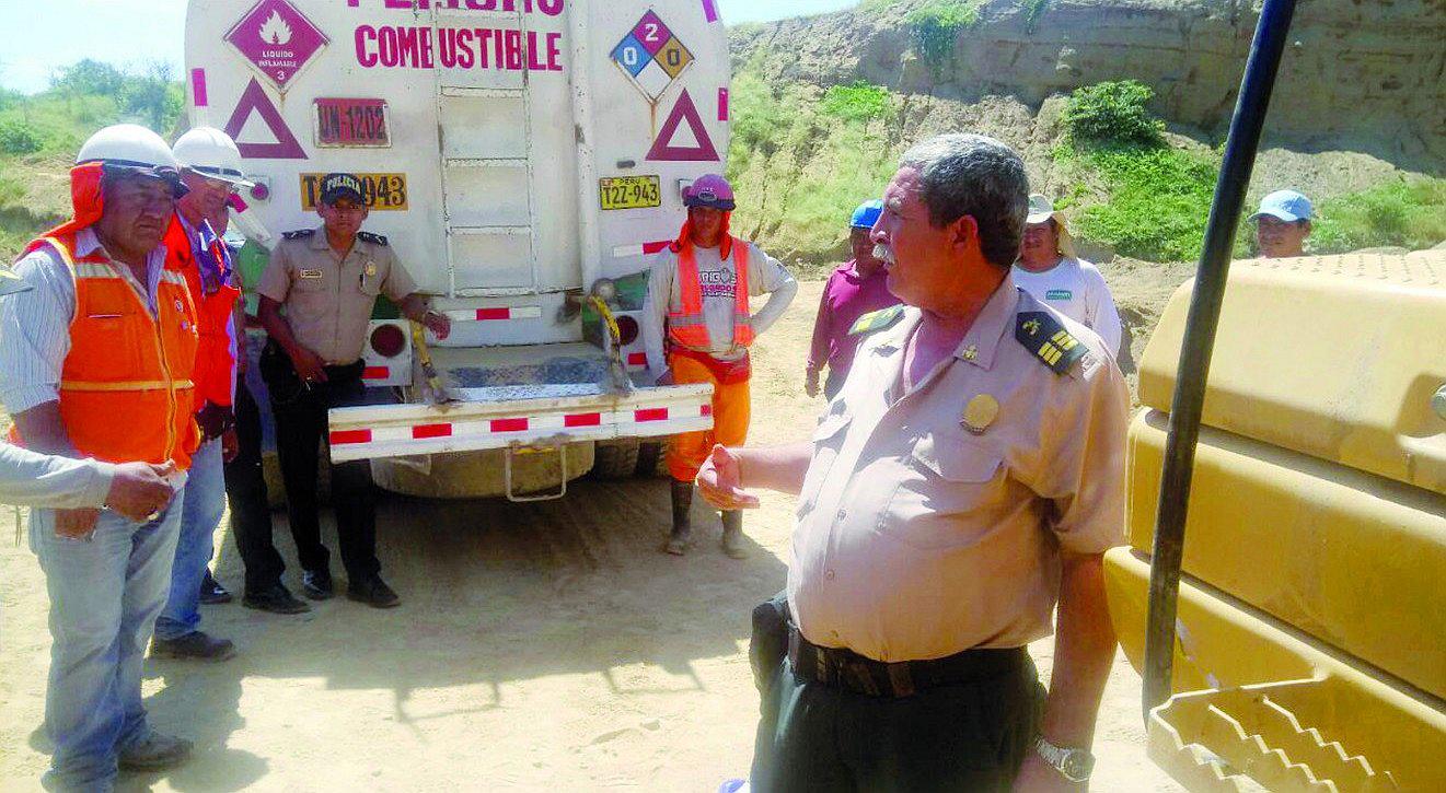 Tumbes: Un joven obrero muere aplastado entre cisterna y una retroexacavadora